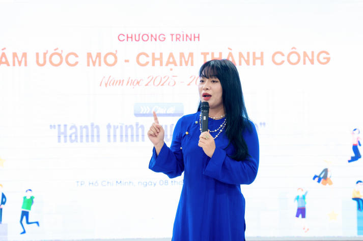 HUTECH trao học bổng “Dám ước mơ - Chạm thành công”, tiếp sức sinh viên vươn lên năm học 2025-2026 215