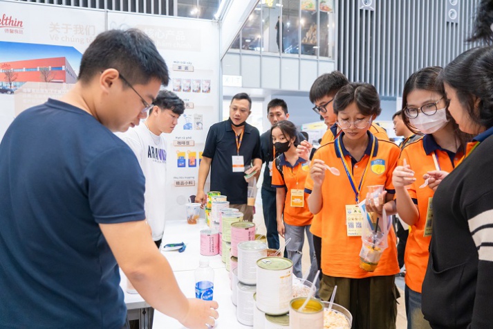 Tham quan VietNam FoodTech 2024, sinh viên Công nghệ thực phẩm cập nhật xu hướng tiến tiến trong ngành 30