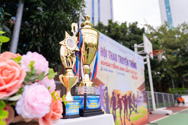 Sinh viên Khoa Tiếng Anh nhiệt huyết nhập cuộc Hội thao truyền thống lần thứ XIV 10