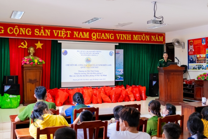[Ảnh] Chi bộ 17 HUTECH nối dài tinh thần bảo vệ chủ quyền biển đảo tại Đồn Biên phòng Cần Thạnh (Cần Giờ) 151