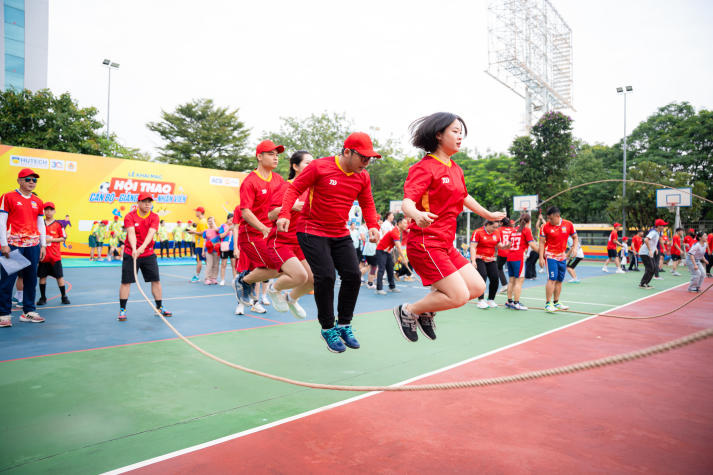 [Video] Sôi động, gắn kết và bùng nổ tại Hội thao Cán bộ - Giảng viên - Nhân viên HUTECH 2025 144
