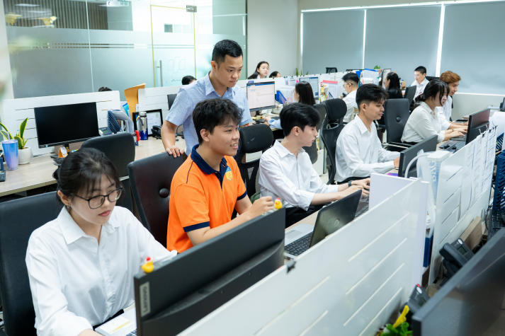 Sinh viên ngành Tài chính - Ngân hàng HUTECH bắt đầu hành trình thực tập tại FPTS 35