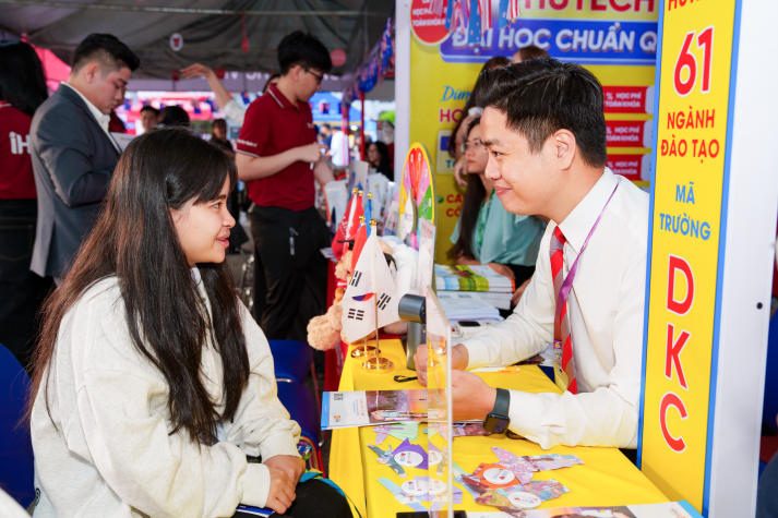 [Video] HUTECH mang đến nhiều thông tin giá trị tại Ngày hội tư vấn tuyển sinh - hướng nghiệp 2026 35