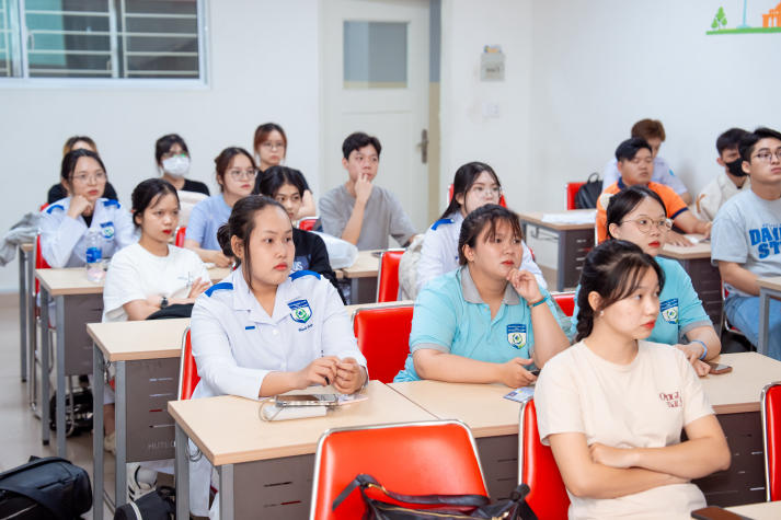 [Video] Lễ khởi động học kỳ bệnh viện: Dấu mốc khởi đầu hành trình thực tập của sinh viên Khoa Điều và Xét nghiệm HUTECH 111