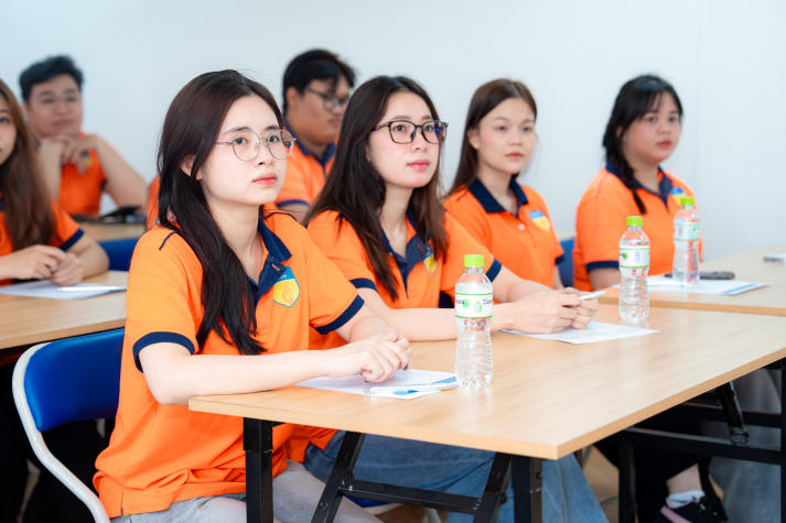 Sinh viên Trung Quốc học khám phá “guồng vận hành” doanh nghiệp quốc tế tại Taya Canvas Việt Nam 75