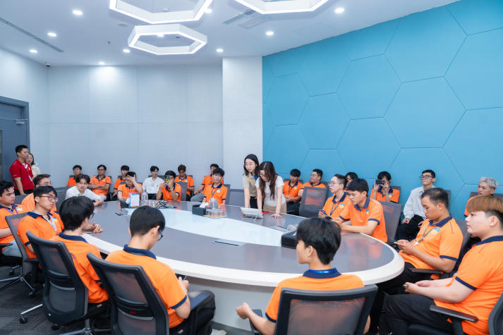 HUTECH IT Office Tour 2025: Sinh viên khám phá môi trường làm việc tại "ông lớn" ngành công nghệ FPT IS 51