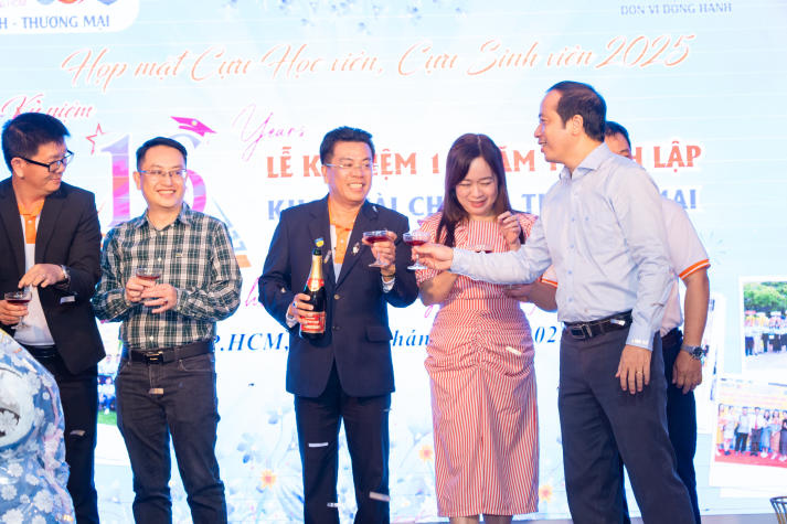 Khoa Tài chính - Thương mại kỷ niệm 16 năm thành lập với nhiều dấu ấn tự hào 57