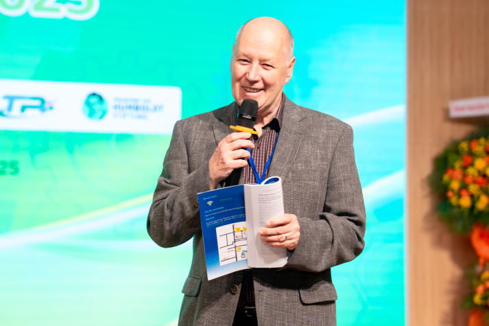 Chạm đến tri thức toàn cầu từ những diễn đàn học thuật không biên giới tại HUTECH 78