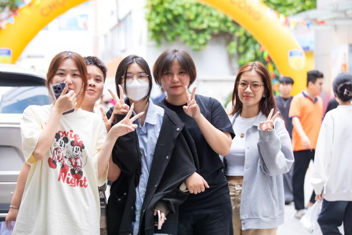 [Video] Ngày đầu năm học 2025-2026 tại HUTECH: Hào hứng, rộn ràng và đầy kỳ vọng 31