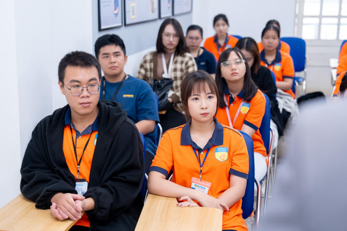 Sinh viên Khoa Tiếng Anh tiếp cận mô hình đào tạo chuẩn quốc tế tại IELTS Mentor 48