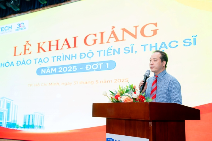 HUTECH long trọng tổ chức Lễ khai giảng chương trình đào tạo Tiến sĩ và Thạc sĩ khóa 2025 - đợt 1: Khởi đầu hành trình chinh phục tri thức 16
