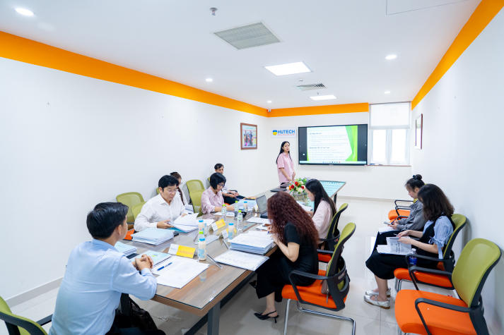 Bức tranh đa chiều về các vấn đề pháp lý tại buổi bảo vệ luận văn/đề án Thạc sĩ ngành Luật kinh tế 35