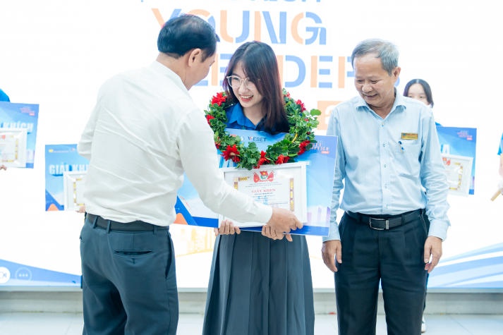 Gương mặt tân sinh viên Trần Mỹ Uy: Hành trình trở thành Quán quân HUTECH Young Leaders 2024 108