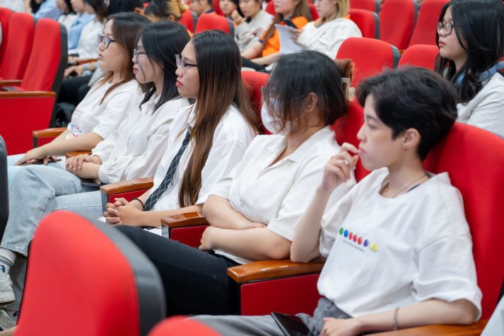 Sinh viên Tâm lý học HUTECH tổ chức talkshow tâm lý và báo cáo dự án chăm sóc sức khoẻ tinh thần “Sóng ấm lan toả” 53