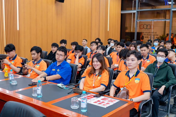 Sinh viên Khoa Công nghệ thông tin nâng tầm trải nghiệm công nghệ tại iTECH EXPO - TP.HCM 2024 64