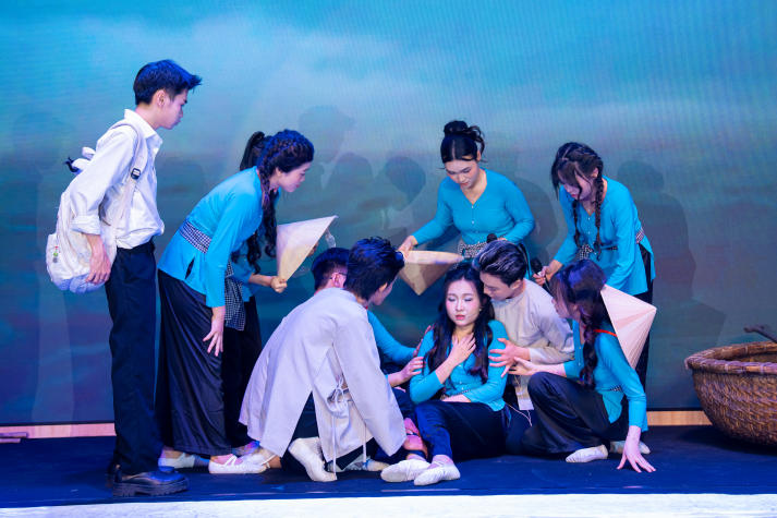 Sinh viên HUTECH thắp sáng niềm tự hào Việt qua chuỗi đồ án nghệ thuật hoành tráng 245