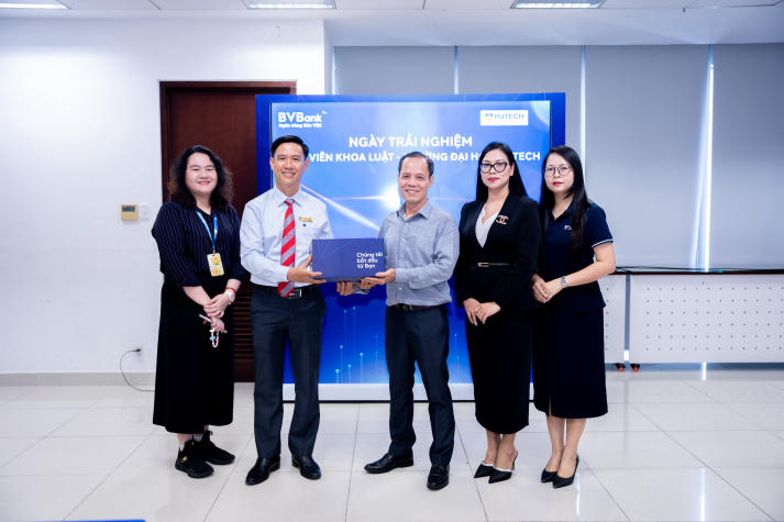 Tham quan thực tế tại Ngân hàng Bản Việt, sinh viên Khoa Luật khám phá cơ hội nghề nghiệp tương lai 16