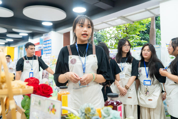 [Video] Khi sinh viên Khoa Quản trị Kinh doanh trở thành “nhà sáng tạo xanh” 148