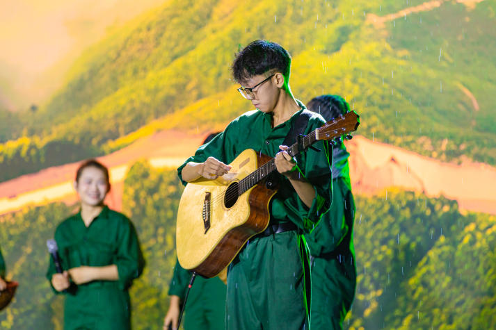 Sinh viên HUTECH thắp sáng niềm tự hào Việt qua chuỗi đồ án nghệ thuật hoành tráng 209