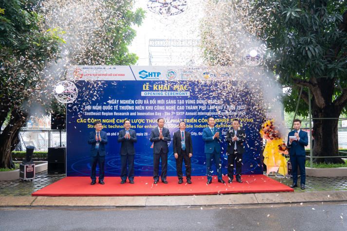 HUTECH cùng SHTP kiến tạo hệ sinh thái công nghệ chiến lược thúc đẩy chuyển đổi kép số - xanh 13