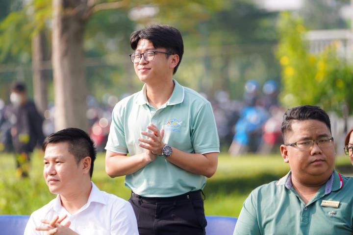 [Video] Sinh viên Việt Nam - Lào - Campuchia sôi nổi giao hữu bóng đá tại Hitech Park Campus của HUTECH 41
