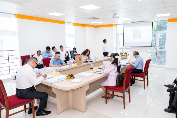 Tư duy pháp lý gắn liền thực tế được thể hiện tại buổi bảo vệ luận văn Thạc sĩ ngành Luật kinh tế 36