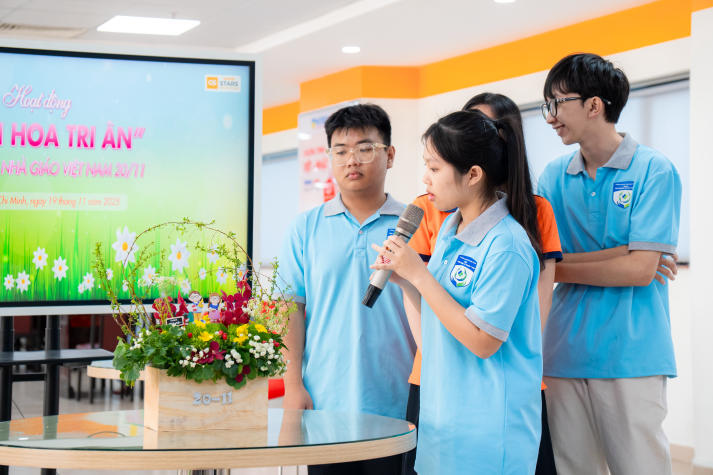 [Ảnh] Khoảnh khắc đẹp tại cuộc thi cắm hoa 20/11: Sinh viên HUTECH gửi trọn yêu thương đến các nhà giáo 67