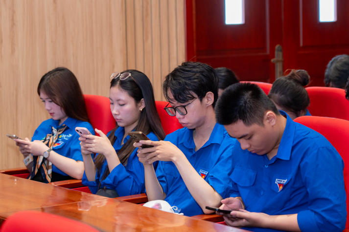 Tuổi trẻ HUTECH góp sắc màu đẹp mừng 136 năm Ngày sinh Chủ tịch Hồ Chí Minh 80