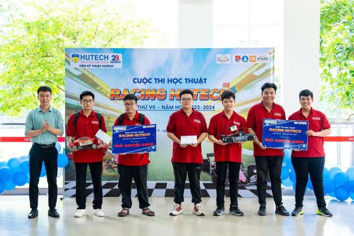 [Video] Hơn 100 đội thi tranh tài tại "đường đua tốc độ" Racing HUTECH lần VII 471