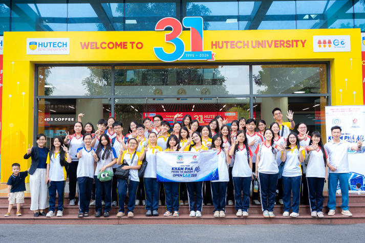 Học sinh THPT “đắm mình” trong không gian nghiên cứu tại Open Lab Day HUTECH 17