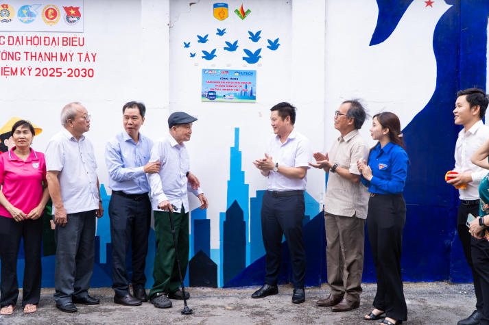 Mùa hè xanh HUTECH 2025: Gặp gỡ gia đình có công với cách mạng và xây dựng không gian sống an toàn - sạch - đẹp 35