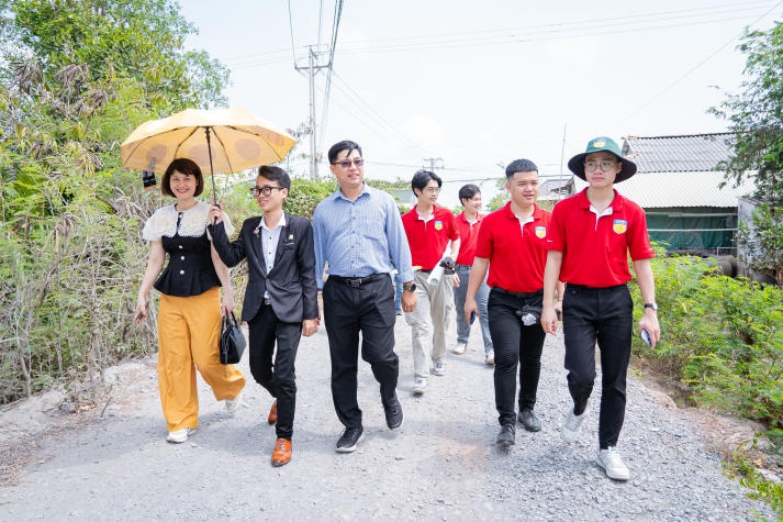 HUTECH  “chở” 120m3 nước ngọt về cho người dân vùng hạn tỉnh Tiền Giang 18