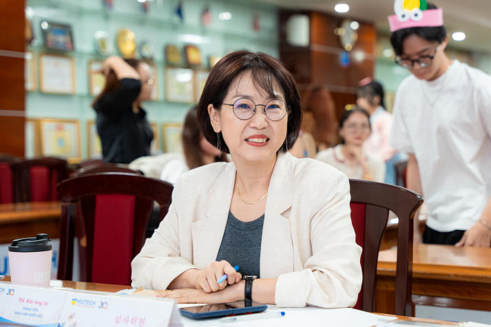 Từ trang sách đến sân khấu: Khám phá văn học xứ sở kim chi cùng sinh viên Khoa Hàn Quốc học 98