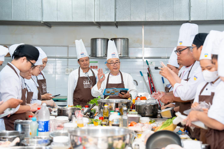 [Video] HUTECH Students Showcase Culinary Talent in the “Taste of Chicken” Grand Finale 52