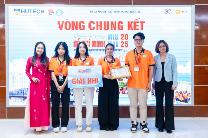 Hành trình lan tỏa ánh sáng tư tưởng Hồ Chí Minh của sinh viên Khoa Marketing - Kinh doanh quốc tế 145