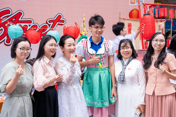 [Video] Sinh viên HUTECH “chạm” vào đa sắc văn hóa tại HUTECH Global Festival 2025 79