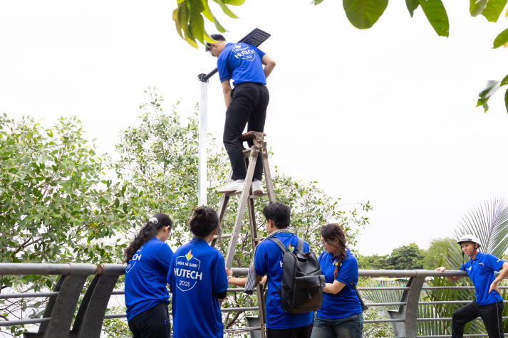 Mùa hè xanh HUTECH 2025: Gặp gỡ gia đình có công với cách mạng và xây dựng không gian sống an toàn - sạch - đẹp 190