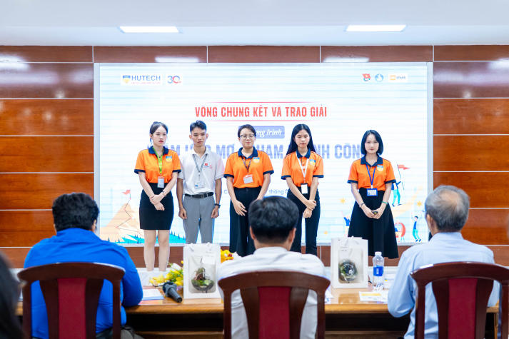 Học bổng Dám ước mơ - Chạm thành công 2025: Lan tỏa giá trị vượt khó và khát vọng vươn lên của thế hệ trẻ HUTECH 42