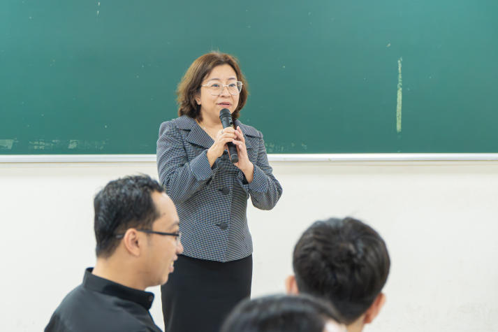 Khép lại chuỗi tập huấn dành cho Cán bộ - Giảng viên - Nhân viên HUTECH bằng hoạt động thiết kế poster ấn tượng 12