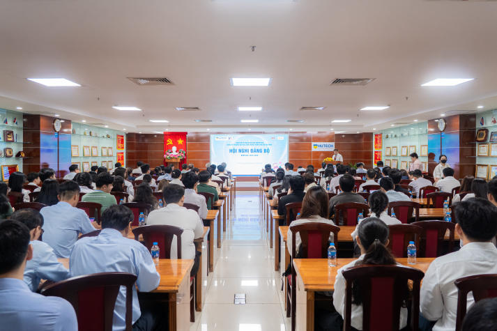 Hội nghị Đảng bộ HUTECH 2025-2026: Bồi dưỡng lý tưởng, lan tỏa khát vọng cống hiến trong đội ngũ Đảng viên trẻ 8