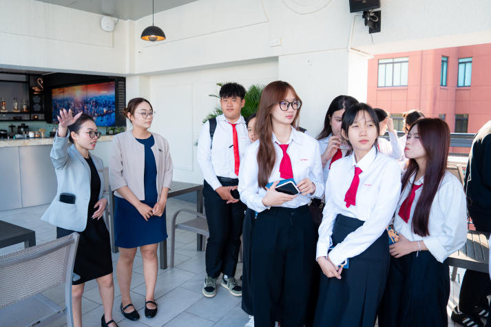 [Video] Không gian 5 sao trở thành lớp học: Sinh viên Quản trị khách sạn trải nghiệm tại Hilton Saigon và Renaissance Saigon 66