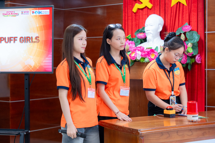 [Video] Sinh viên Viện Đào tạo Quốc tế bứt phá bản lĩnh tiếng Anh tại iHUTECH English Arena 45