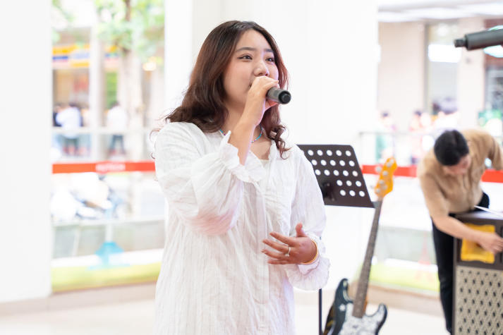 Văn nghệ sân trường chào đón năm học mới 2025-2026 tại HUTECH 68