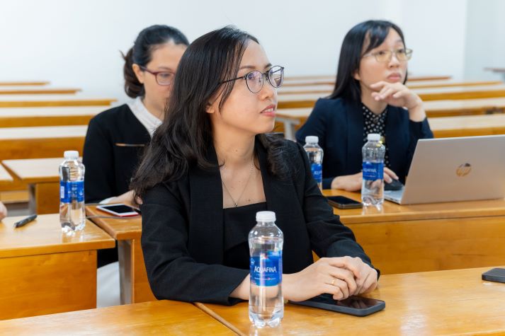 Giảng viên Khoa Trung Quốc học trao đổi kinh nghiệm giảng dạy qua Seminar "Ứng dụng E-learning trong giảng dạy tiếng Trung" 104