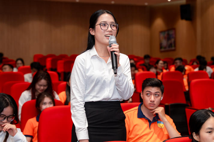 [Video] Hơn 300 sinh viên HUTECH “săn vé” thực tập tại Sacombank 41