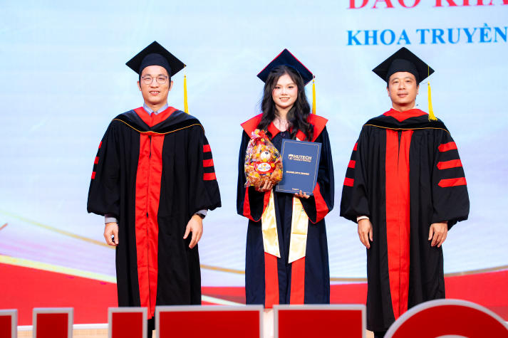 400 tân khoa HUTECH tốt nghiệp, mang tinh thần học hỏi suốt đời vào hành trình mới 72