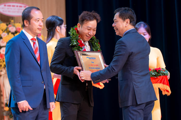 [Video] HUTECH long trọng công bố xếp hạng QS Ranking trong dịp Tri ân Nhà giáo 20/11 75