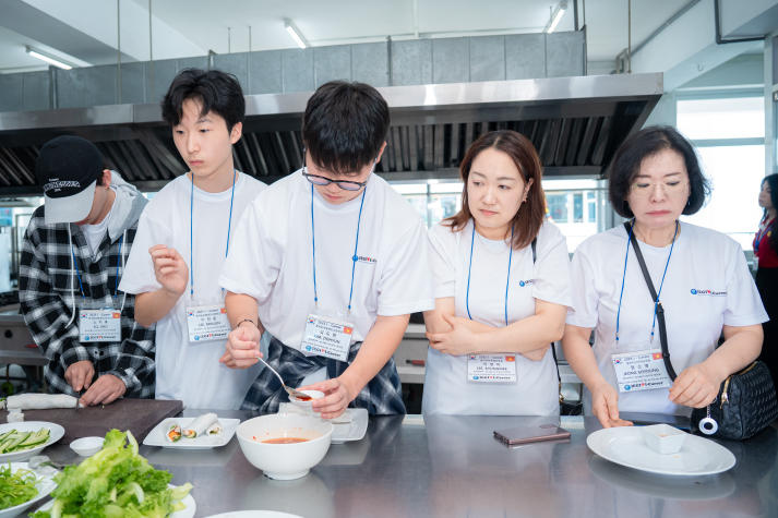 HUTECH and Incheon students engage in Vietnam-Korea cultural exchange 117