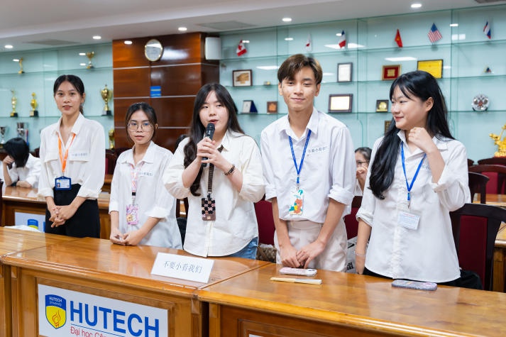 Sinh viên Khoa Trung Quốc đọ sức tiếng Trung tại cuộc thi “Hán ngữ tranh bá” 42