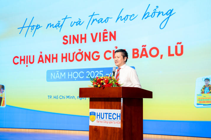 [Video] HUTECH trao 153 suất học bổng trị giá gần 2 tỷ đồng tiếp sức sinh viên sau bão lũ 25